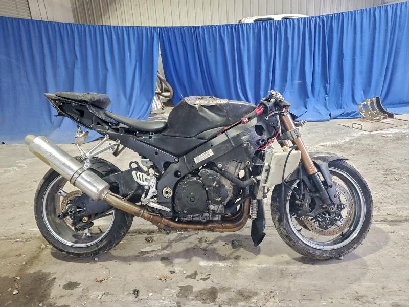 Copart broker guiding buyer through stress-free car import process