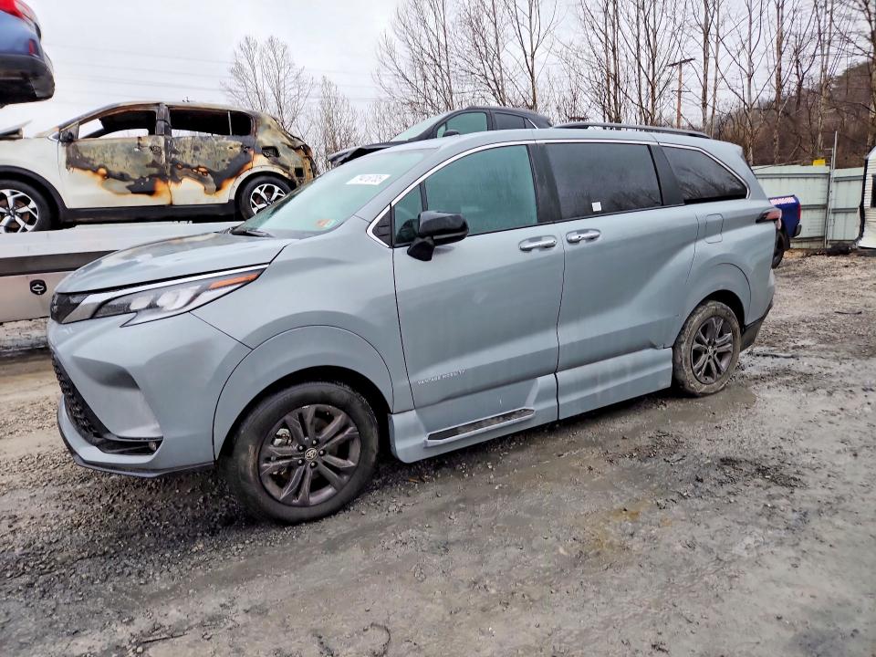 Copart auction yard buyer bidding on a car online